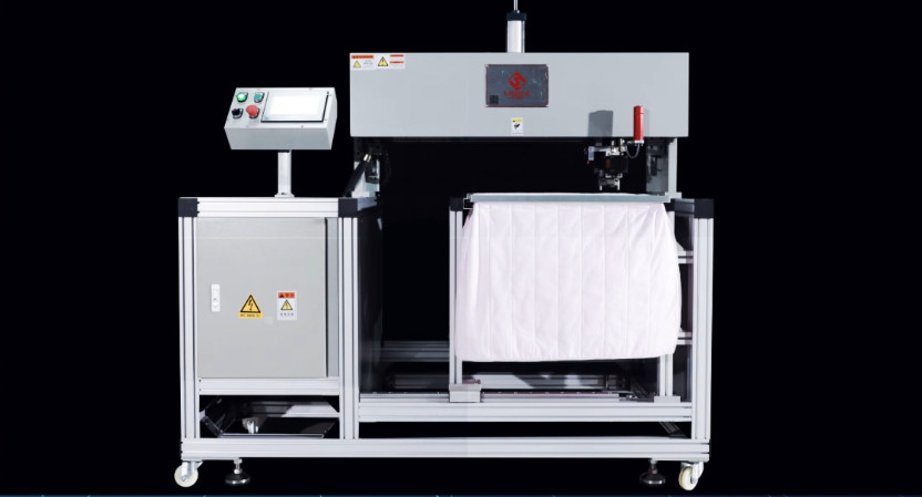เครื่องผลิตเครื่องกรองอากาศอัตโนมัติที่มีประสิทธิภาพ 1.5KW สำหรับแถบตกแต่ง