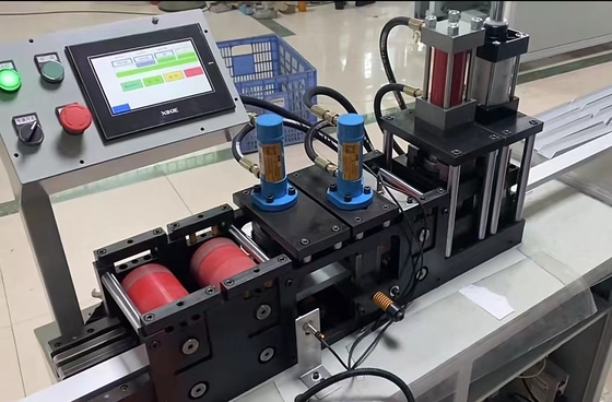 เครื่องตัดมุมโครงอลูมิเนียมโปรไฟล์ 380V การควบคุมไมโครคอมพิวเตอร์